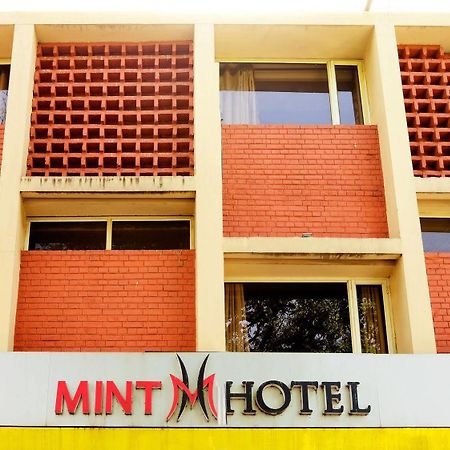 Mint Hotel Чандигарх Экстерьер фото