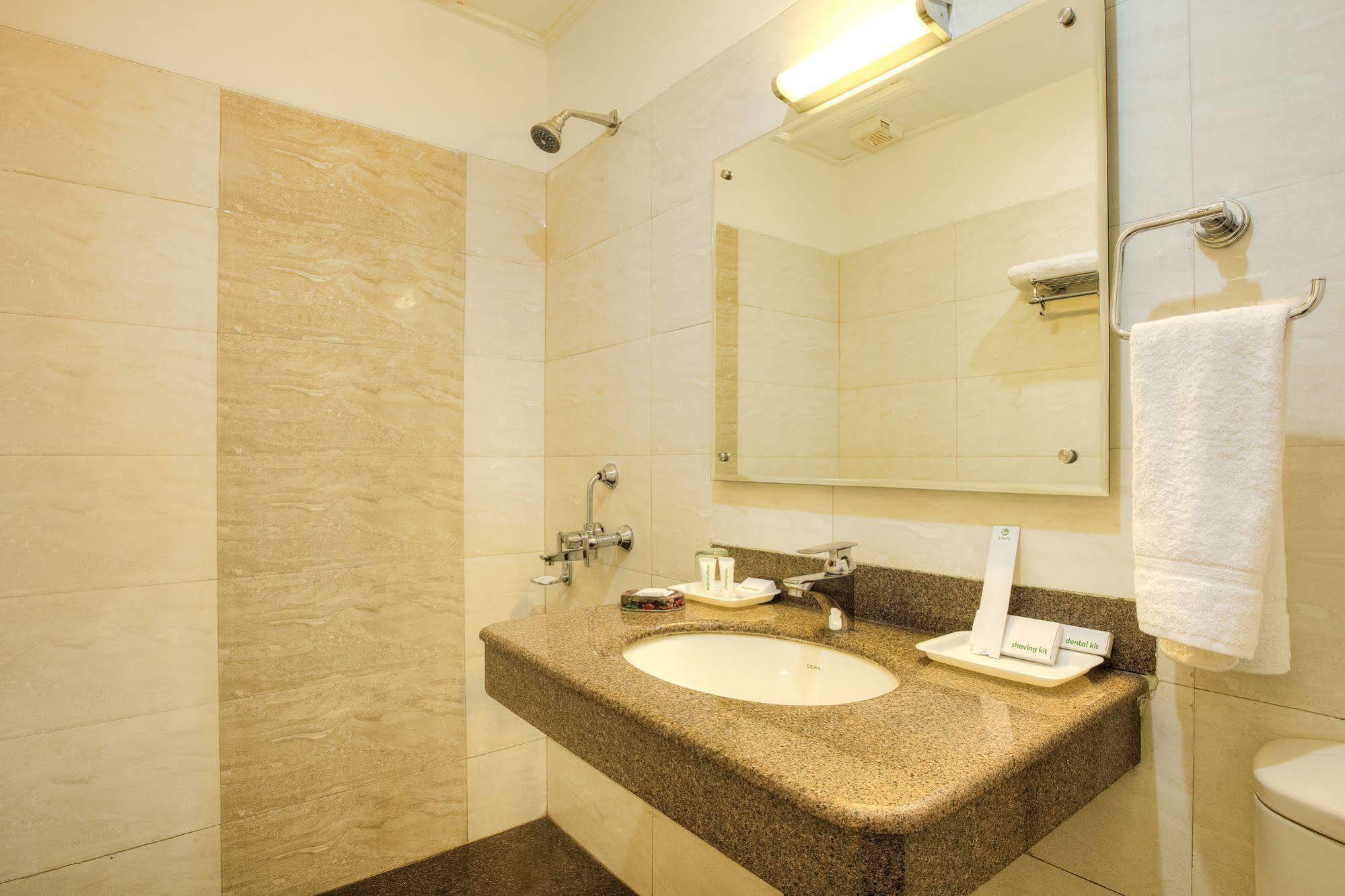 Mint Hotel Чандигарх Экстерьер фото