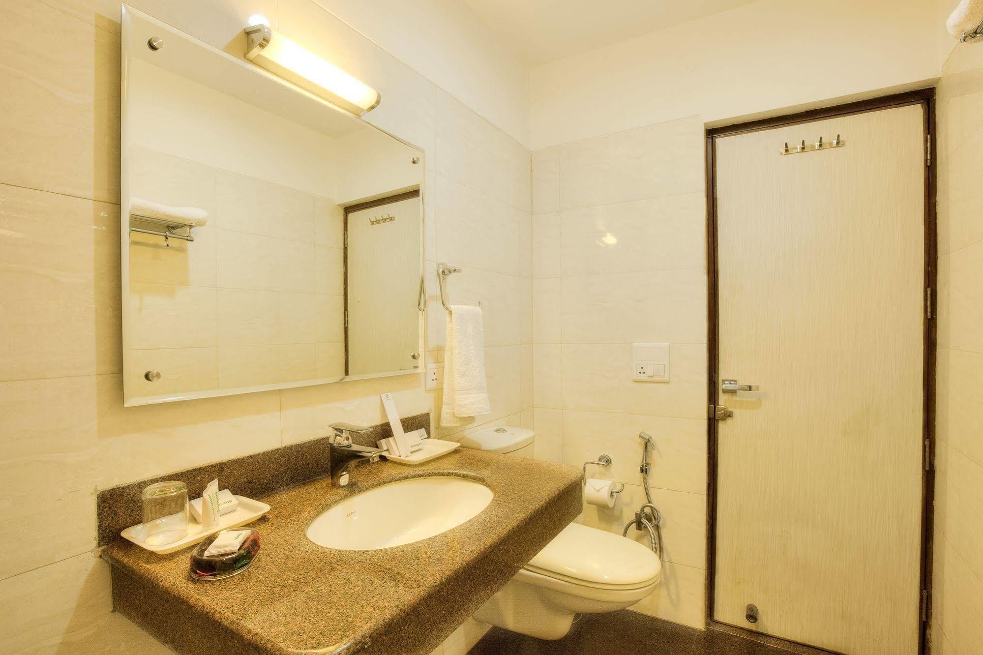 Mint Hotel Чандигарх Экстерьер фото