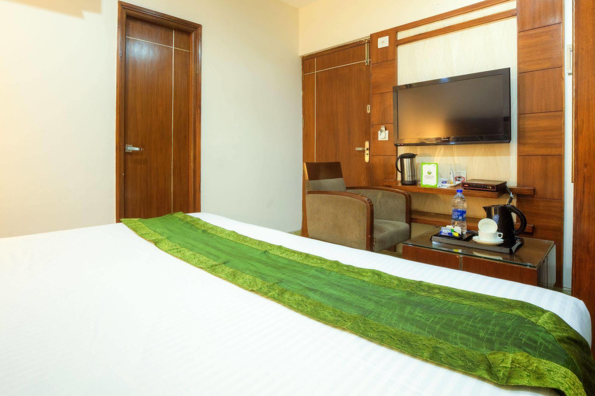 Mint Hotel Чандигарх Экстерьер фото