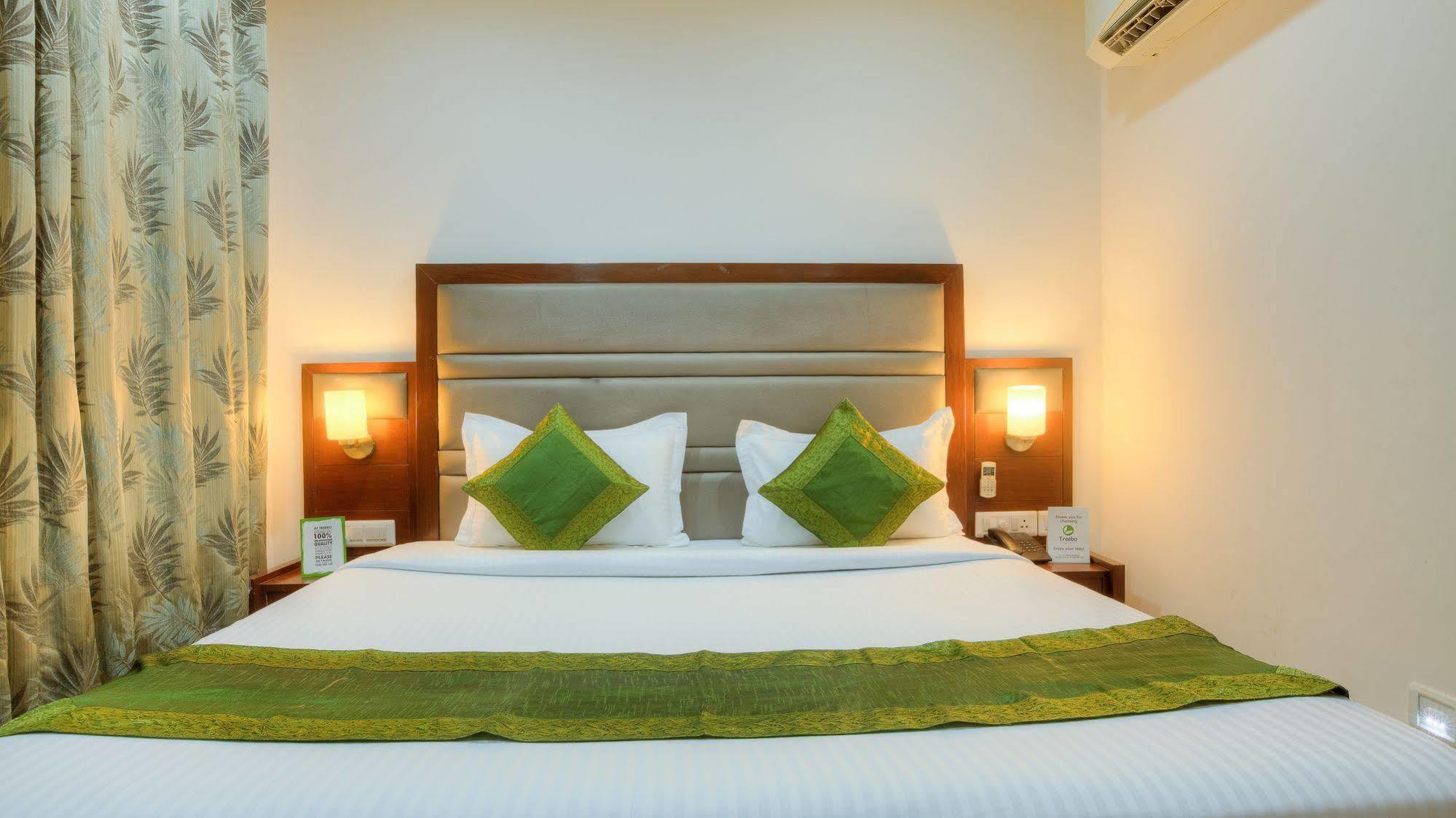 Mint Hotel Чандигарх Экстерьер фото