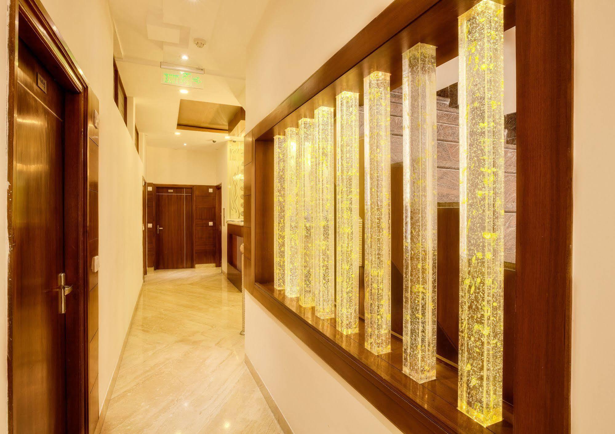 Mint Hotel Чандигарх Экстерьер фото