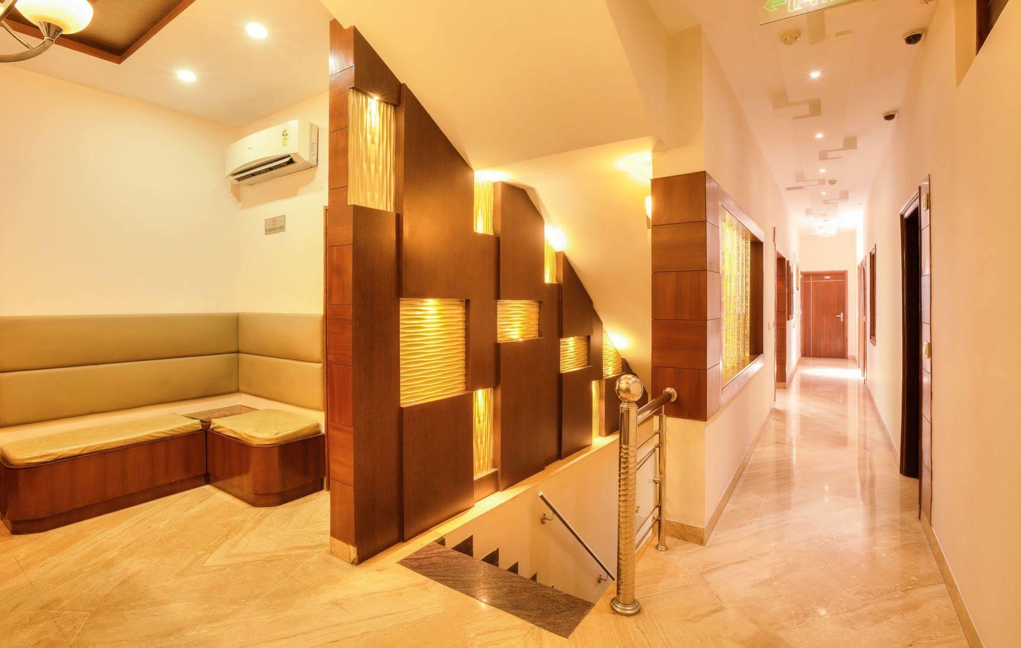 Mint Hotel Чандигарх Экстерьер фото