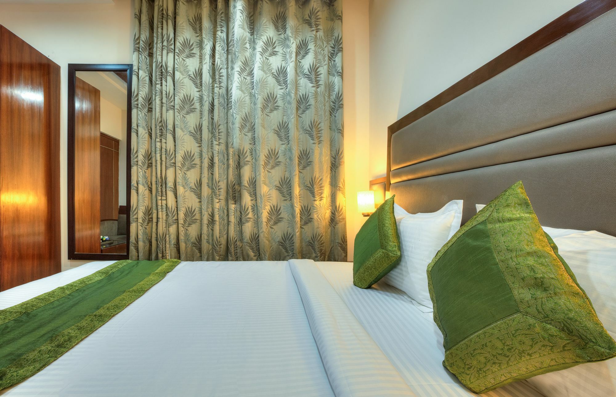 Mint Hotel Чандигарх Экстерьер фото